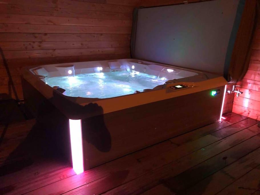 Loft Privatise Avec Spa Xxl Et Piscine Chauffee بروز المظهر الخارجي الصورة